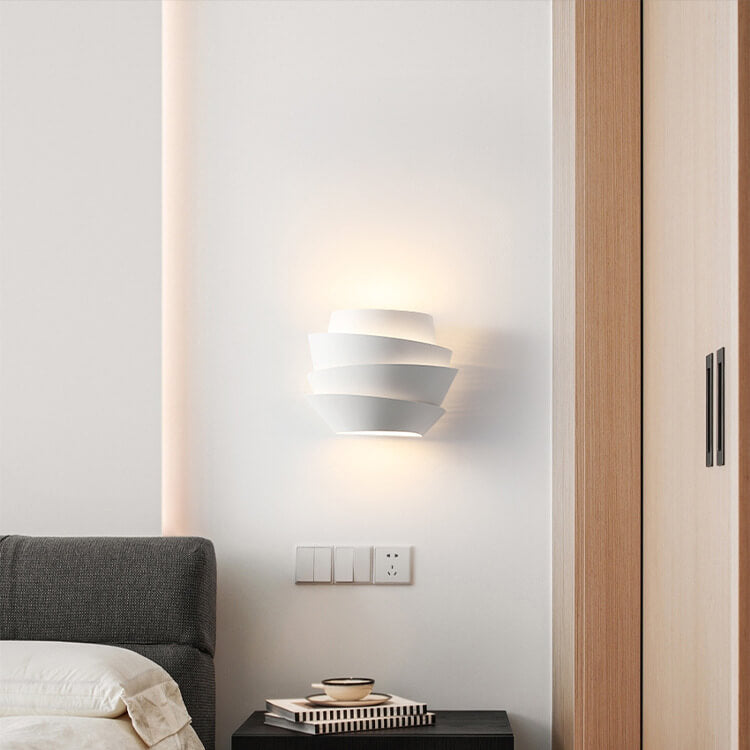Lampada da parete scandinava Luminique con doppio punto luce per interni minimalisti | Lersk