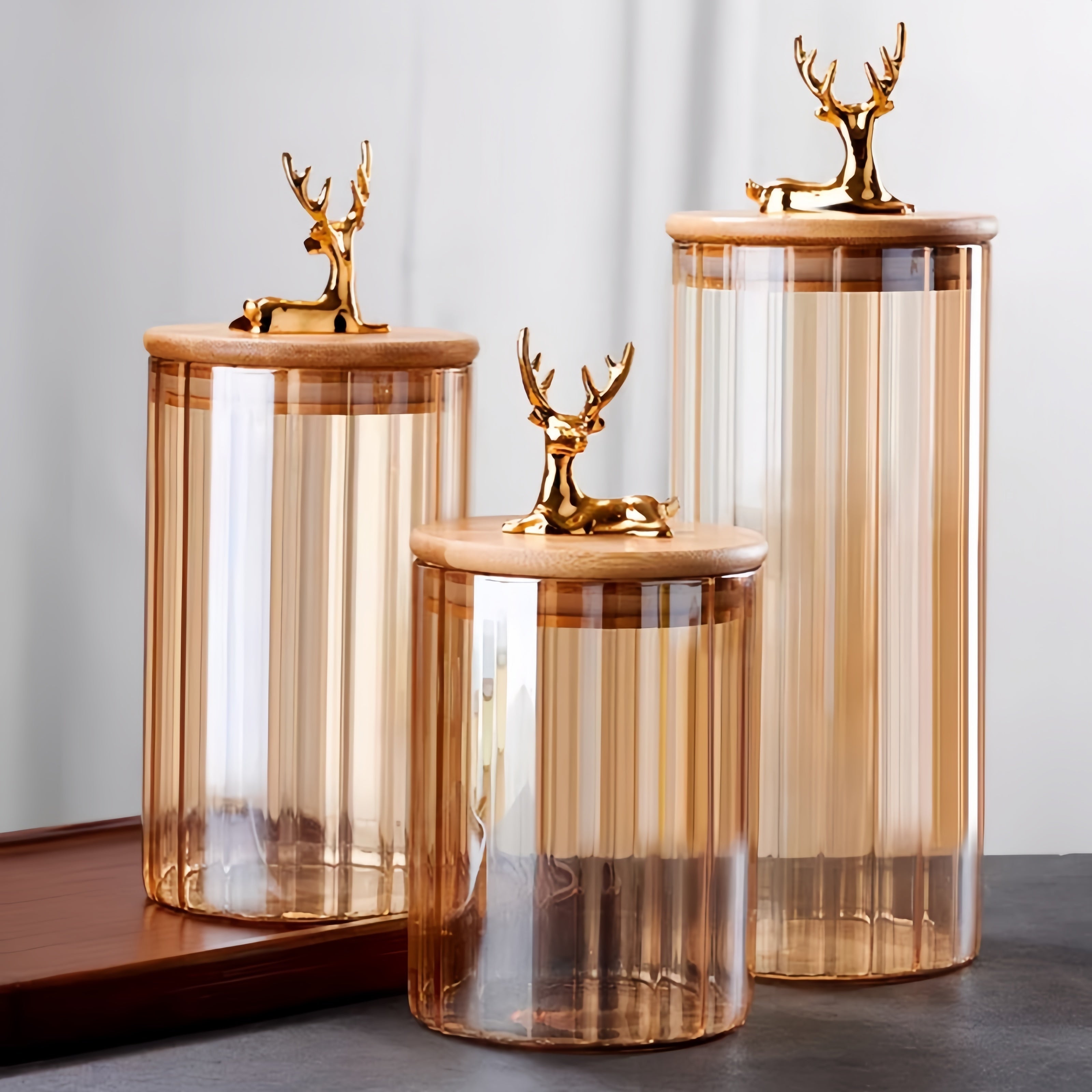 Elowen Stag Glasbeholdere 3-pak med ravfarvet finish og guld låg | Lersk