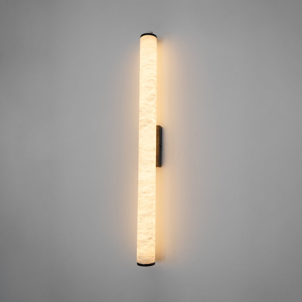 LED-Wandleuchte mit Alabaster-Röhrendesign, 1 Licht | Lersk