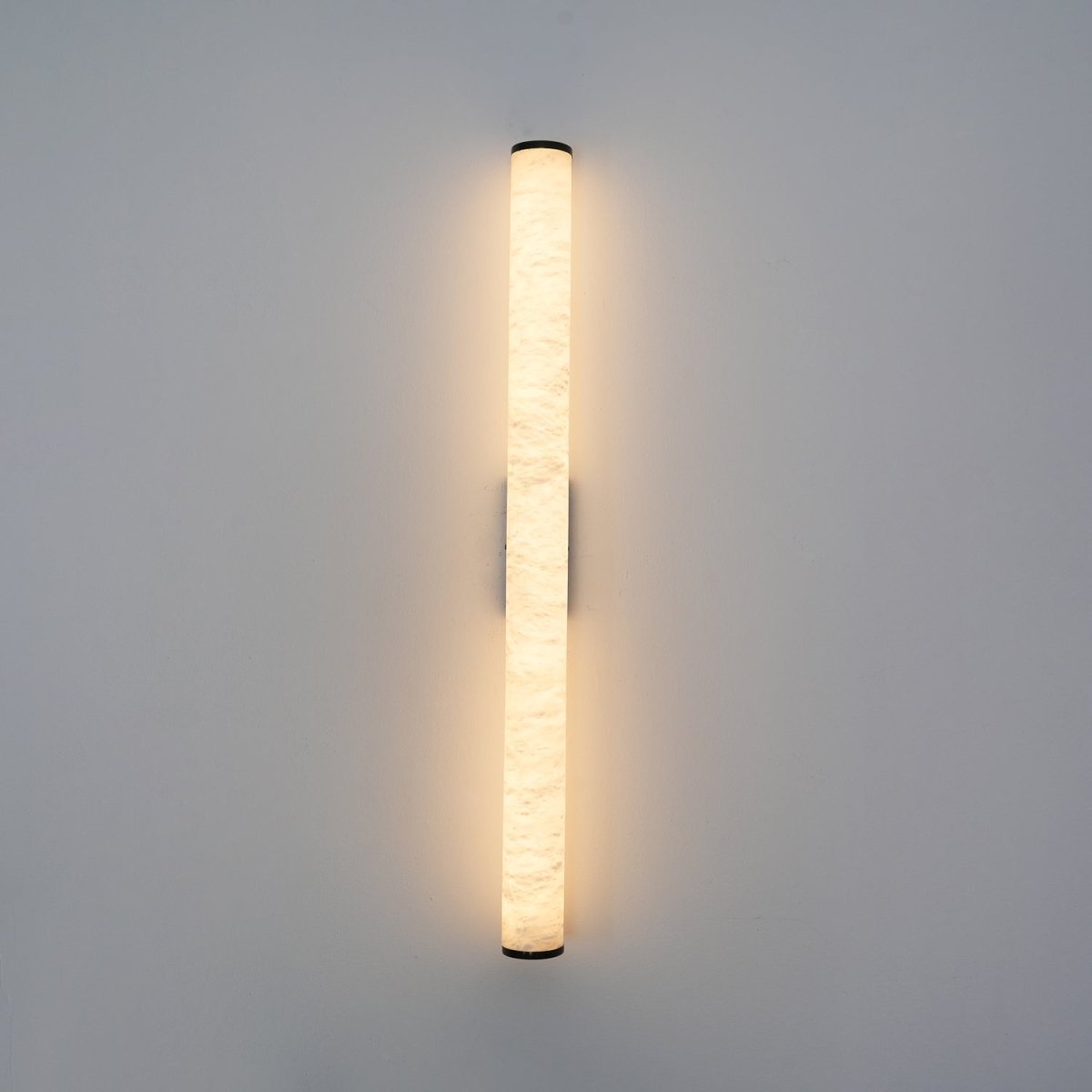 LED-Wandleuchte mit Alabaster-Röhrendesign, 1 Licht | Lersk