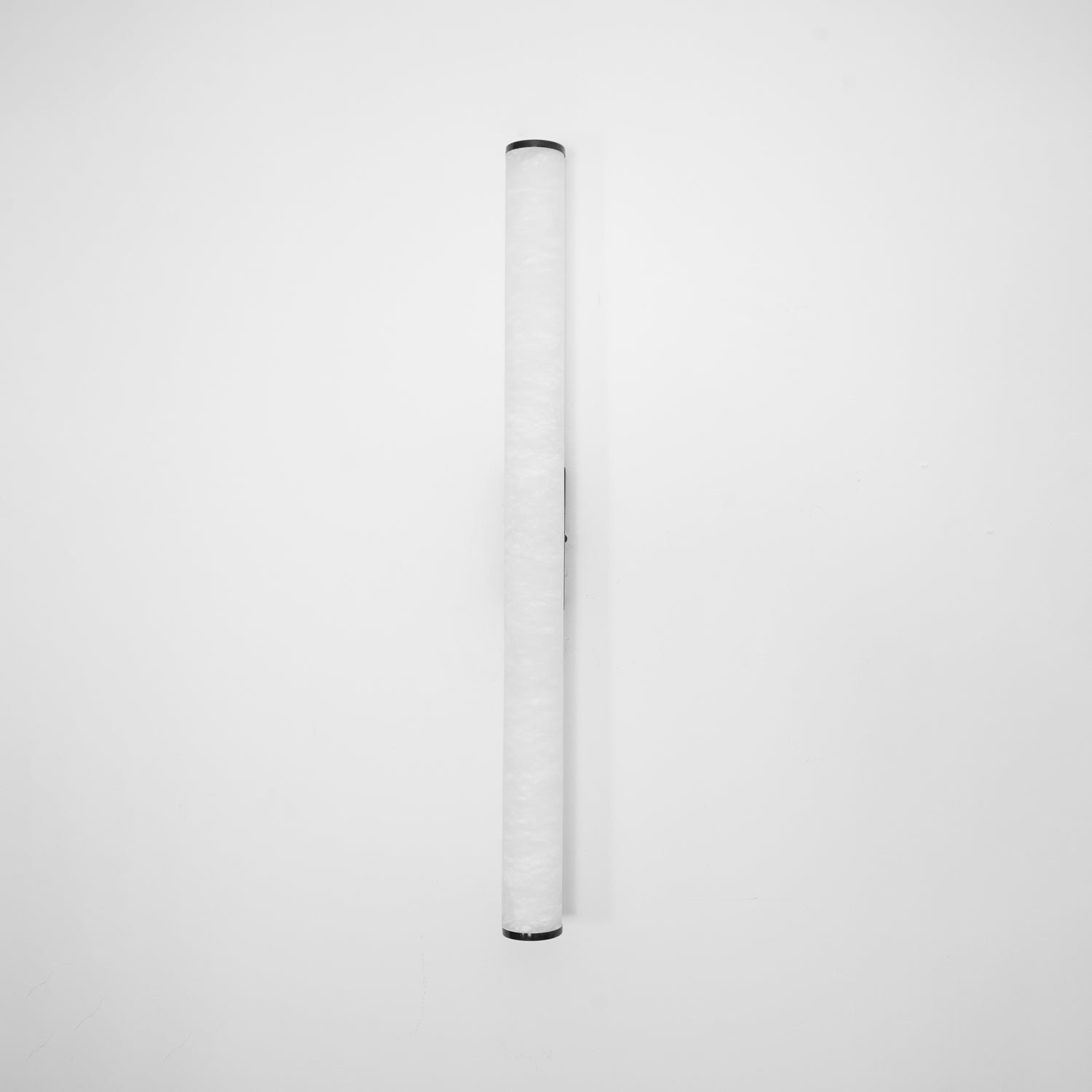 LED-Wandleuchte mit Alabaster-Röhrendesign, 1 Licht | Lersk