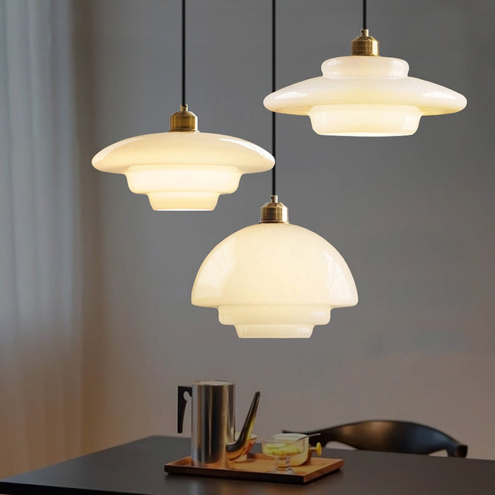 Závěsné svítidlo Astria Ivory Glass pro retro interiéry 50. let | Lersk