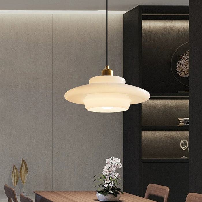 Závěsné svítidlo Astria Ivory Glass pro retro interiéry 50. let | Lersk