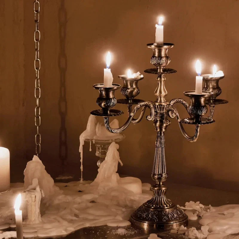 GildedNocturne Kerzenleuchter Eleganter Zeitloser Kerzenhalter für Klassische Wohnkultur und Kaminsimse | Lersk