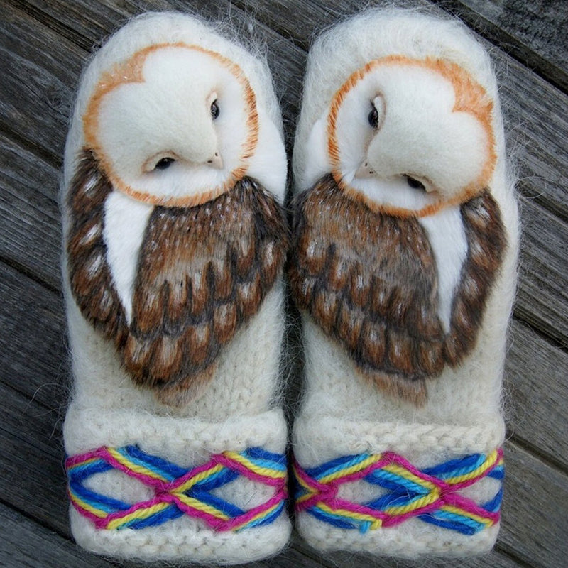 Nordische handgestrickte Wollfäustlinge mit Eulenmotiv für gemütliches Winterwetter und den Alltag | Lersk