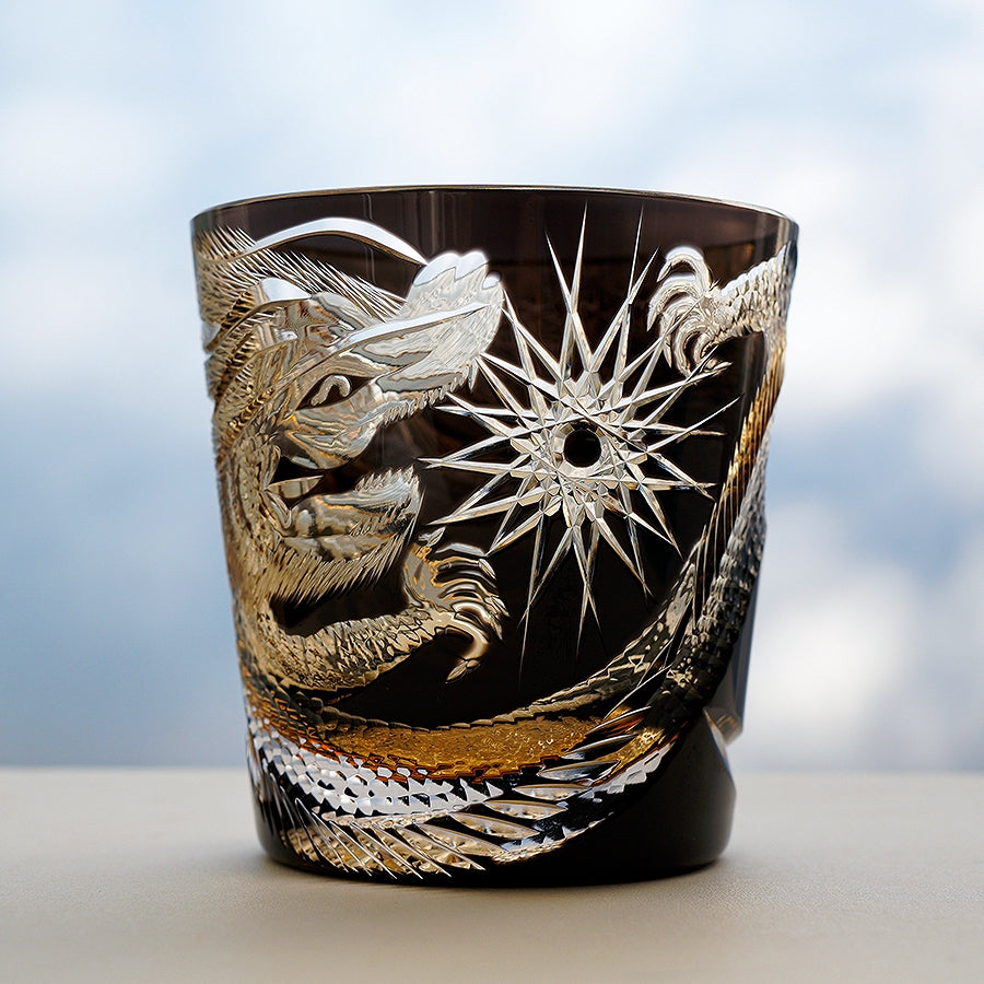 Takumi | Håndlavet Soaring Dragon Whiskyglas i Trææske | Lersk