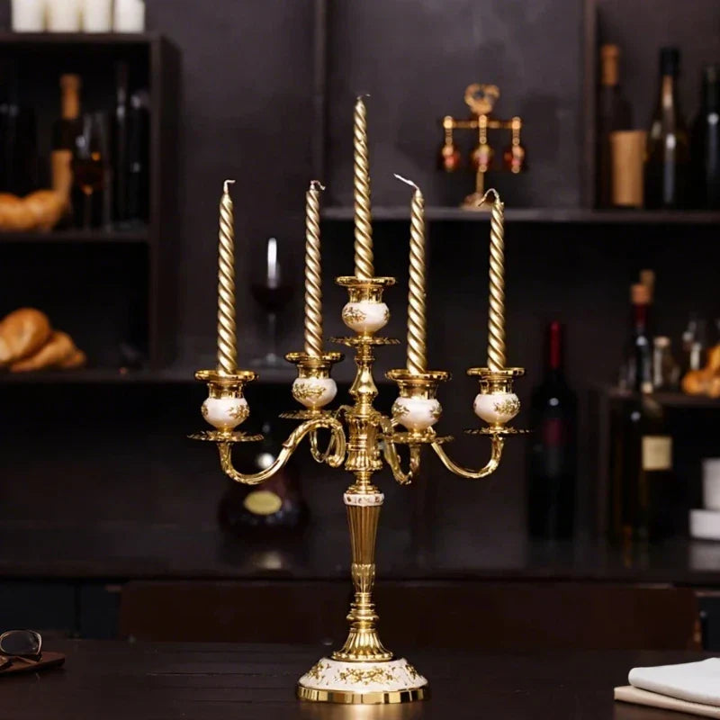 GildedNocturne Kerzenleuchter Eleganter Zeitloser Kerzenhalter für Klassische Wohnkultur und Kaminsimse | Lersk