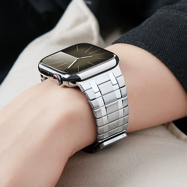 Alera | Cinturino magnetico in acciaio inox satinato per Apple Watch | Lersk