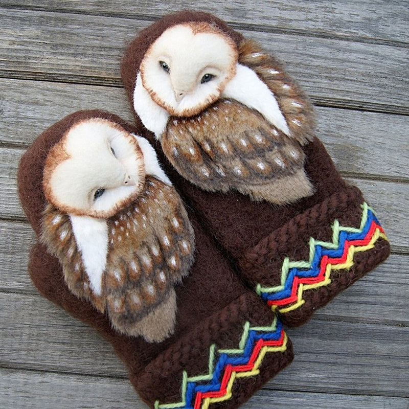 Nordische handgestrickte Wollfäustlinge mit Eulenmotiv für gemütliches Winterwetter und den Alltag | Lersk
