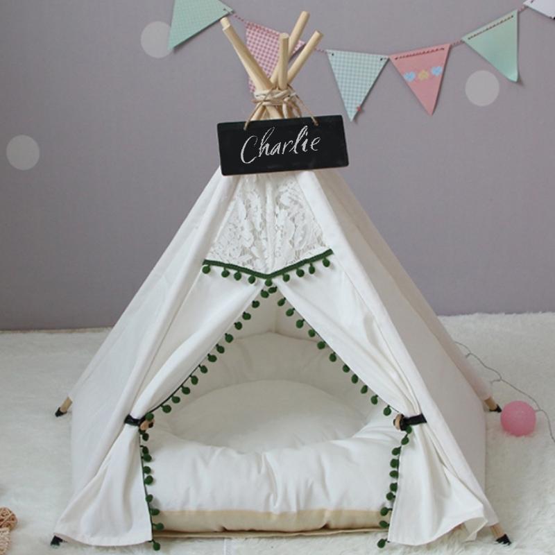 Willow And Woof | Spitzen-Pompon-Hundetepee in Vintage-Grün und Elfenbein mit Kissen | Lersk