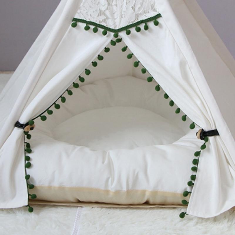 Willow And Woof | Spitzen-Pompon-Hundetepee in Vintage-Grün und Elfenbein mit Kissen | Lersk