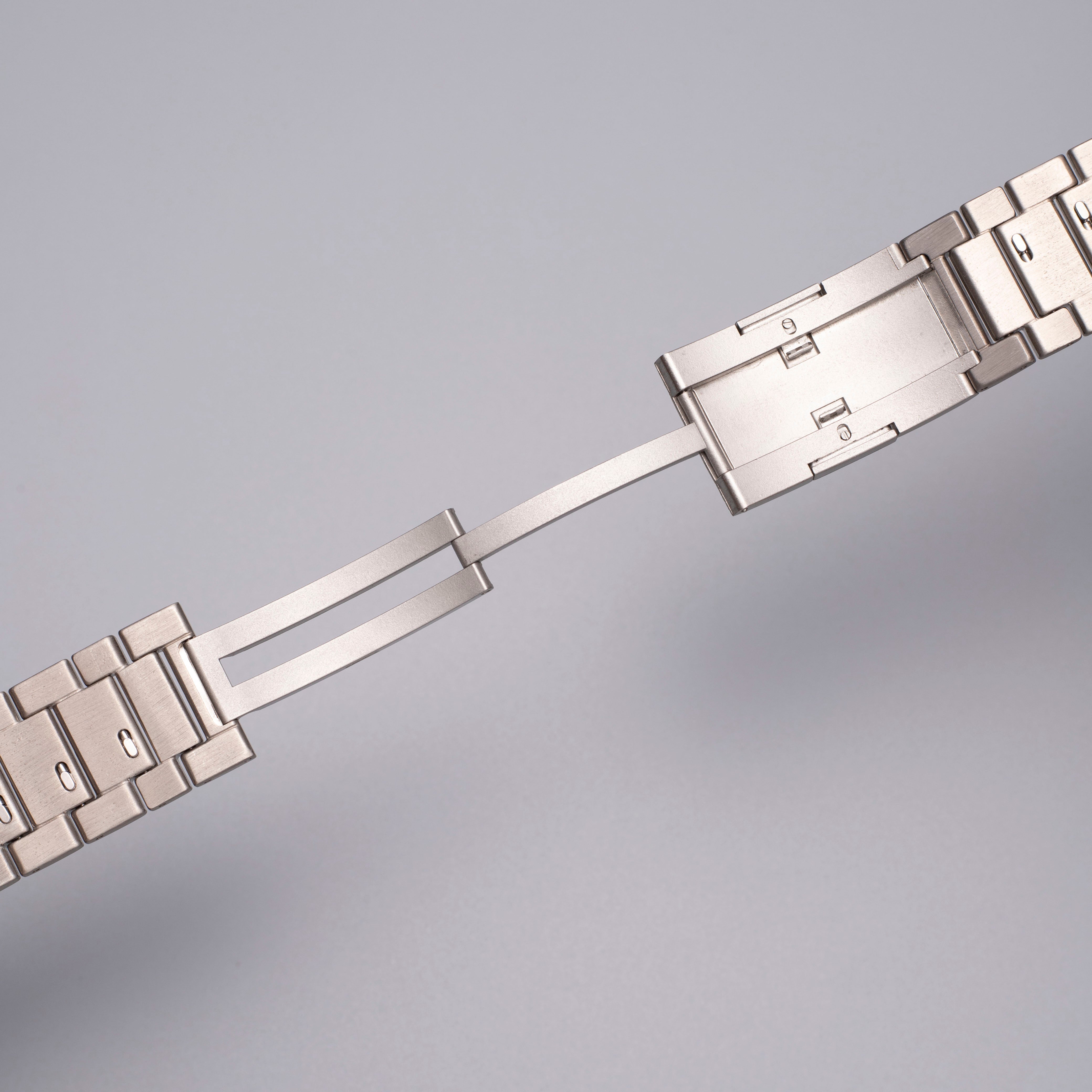 Aerolyn Titanium Band for Apple Watch All Day Wear | Lersk
