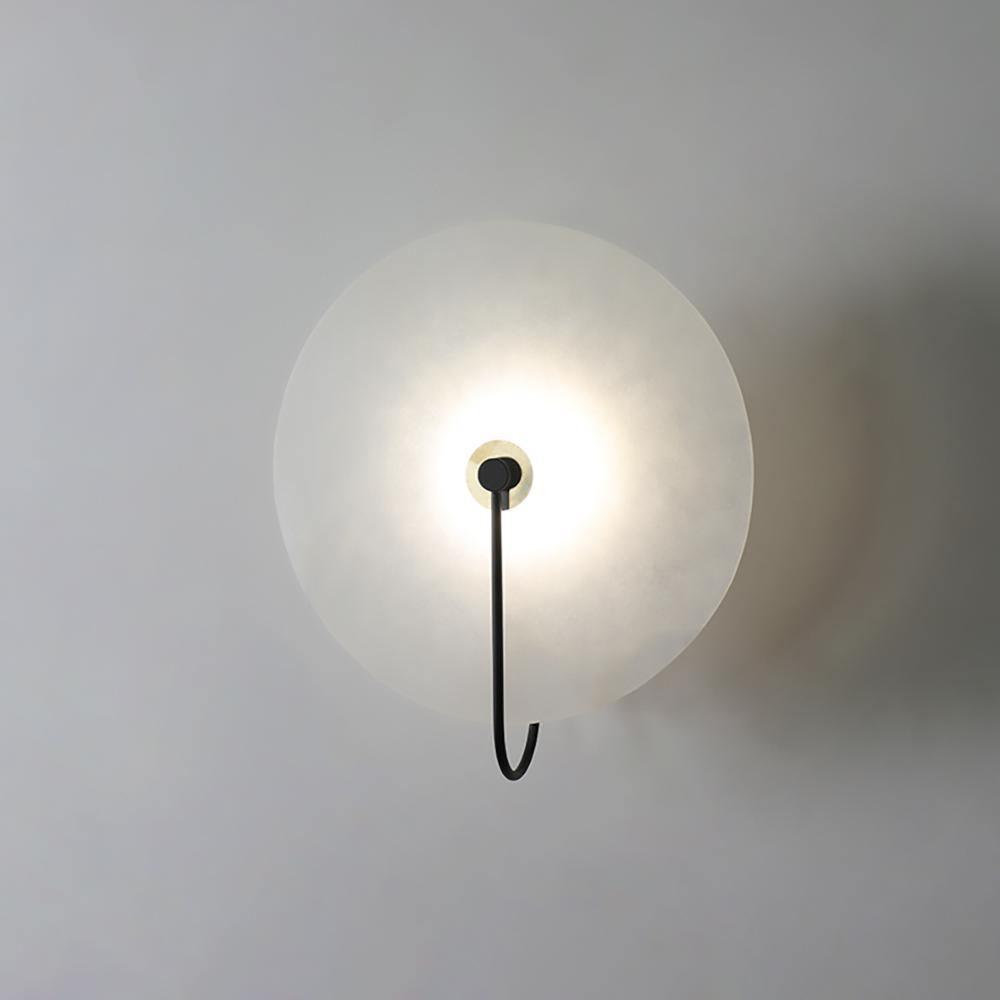Alabastrové LED nástěnné světlo Disc s ambientním světlem pro obývací pokoje | Lersk