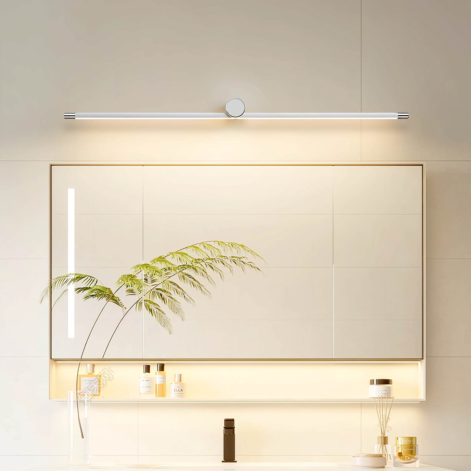 Espejo de baño con lámpara de pared y cómoda con columna romana | Lersk