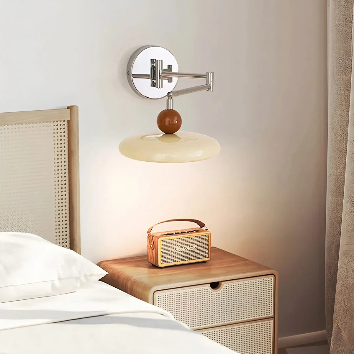 Lámpara de pared con brazo ajustable y enchufe Lola | Lersk