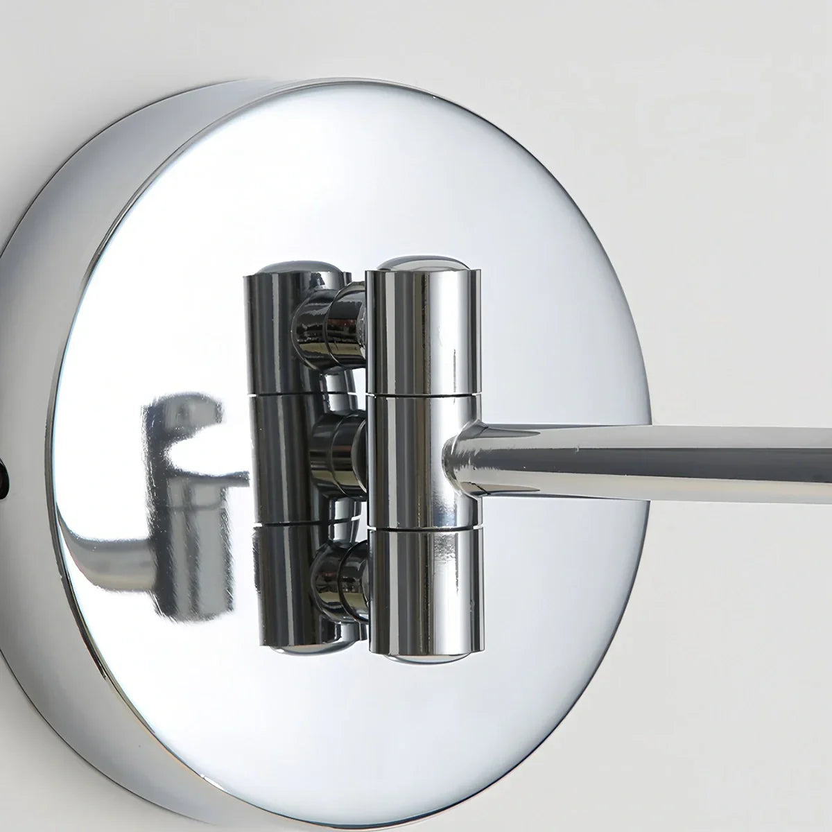 Lámpara de pared con brazo ajustable y enchufe Lola | Lersk