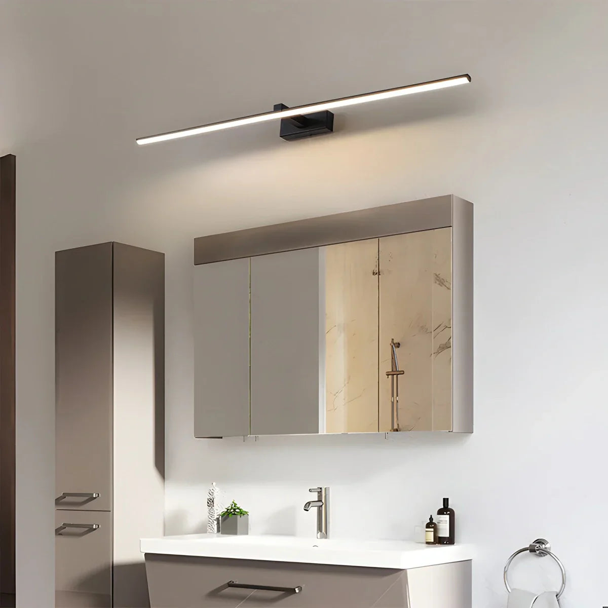 Aplique de pared lineal para baño con espejo | Lersk