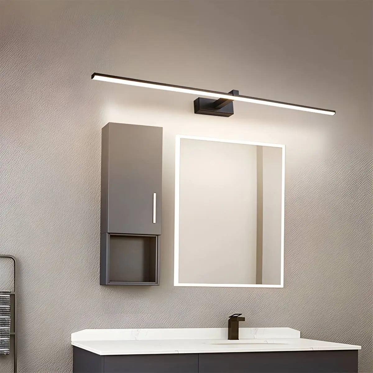 Aplique de pared lineal para baño con espejo | Lersk