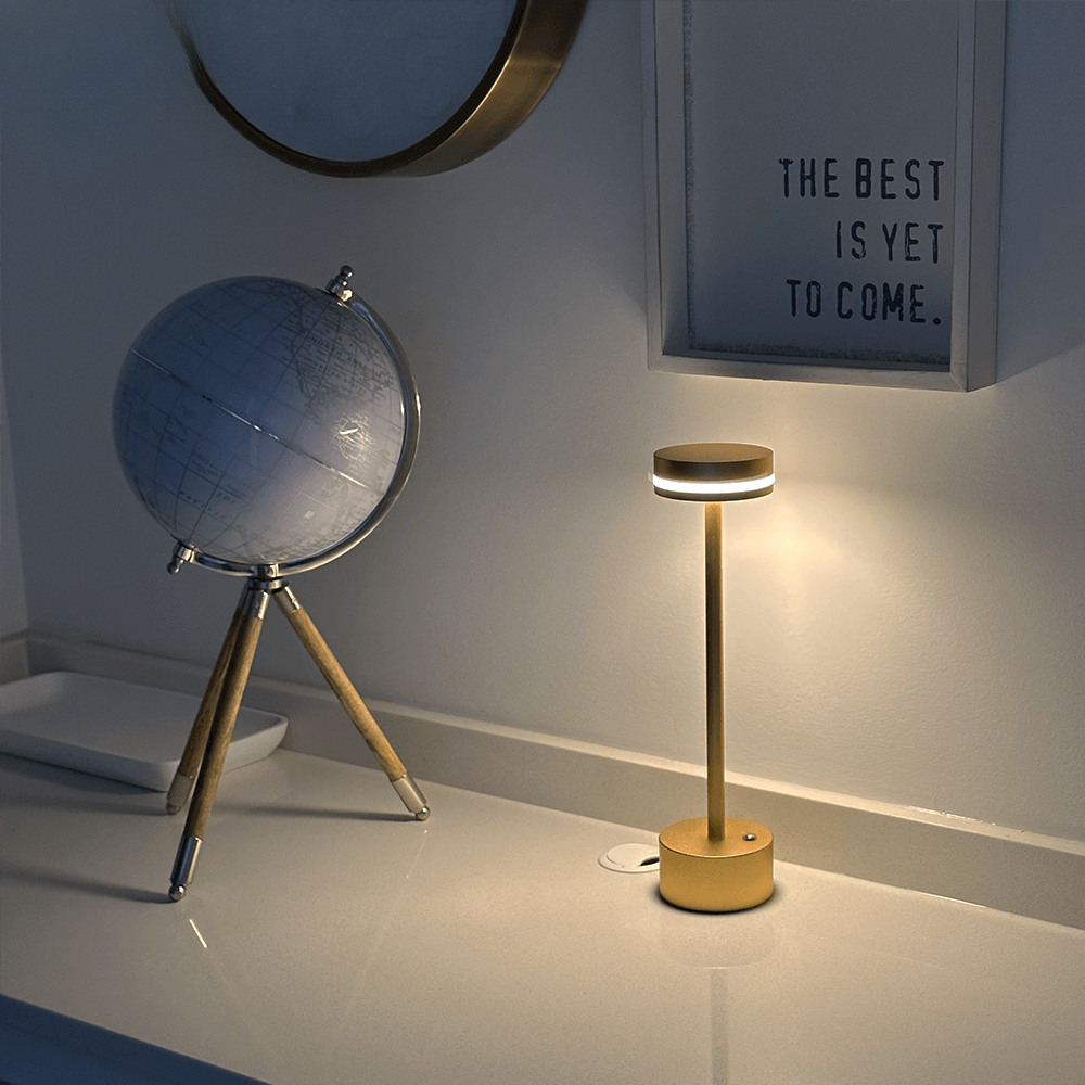 LumaNova Gold LED stolní lampa do obývacího pokoje a ložnice s měkkým teplým světlem | Lersk