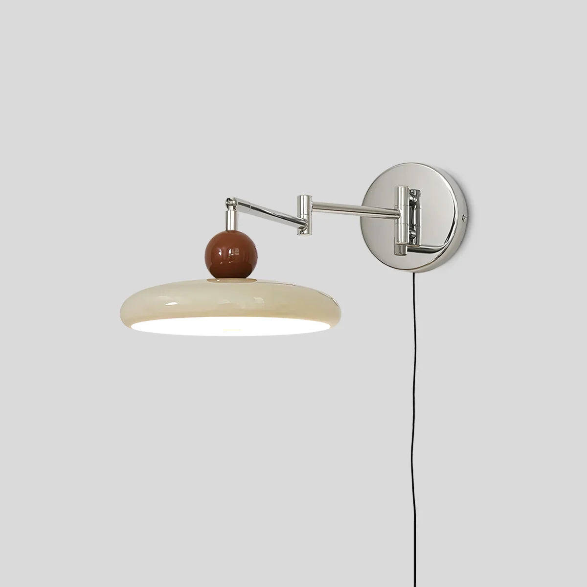 Lámpara de pared con brazo ajustable y enchufe Lola | Lersk