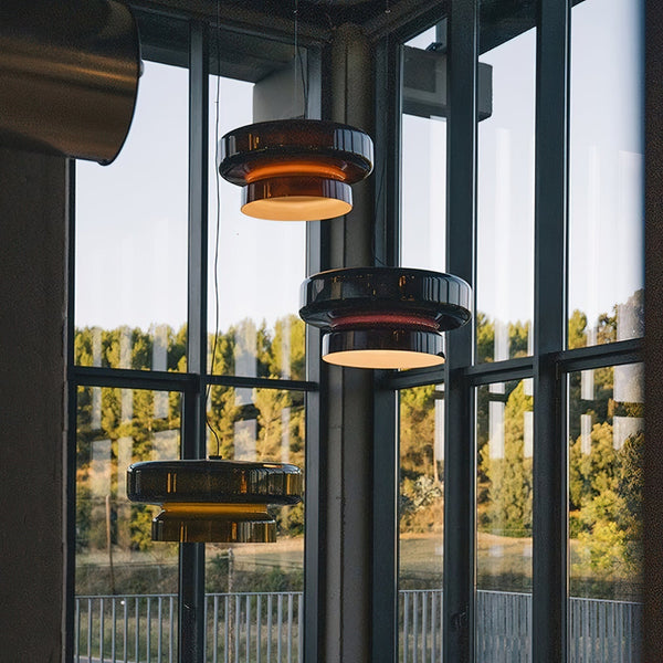NovaLume | Lampada a sospensione in vetro soffiato con silhouette organica a due volumi | Lersk