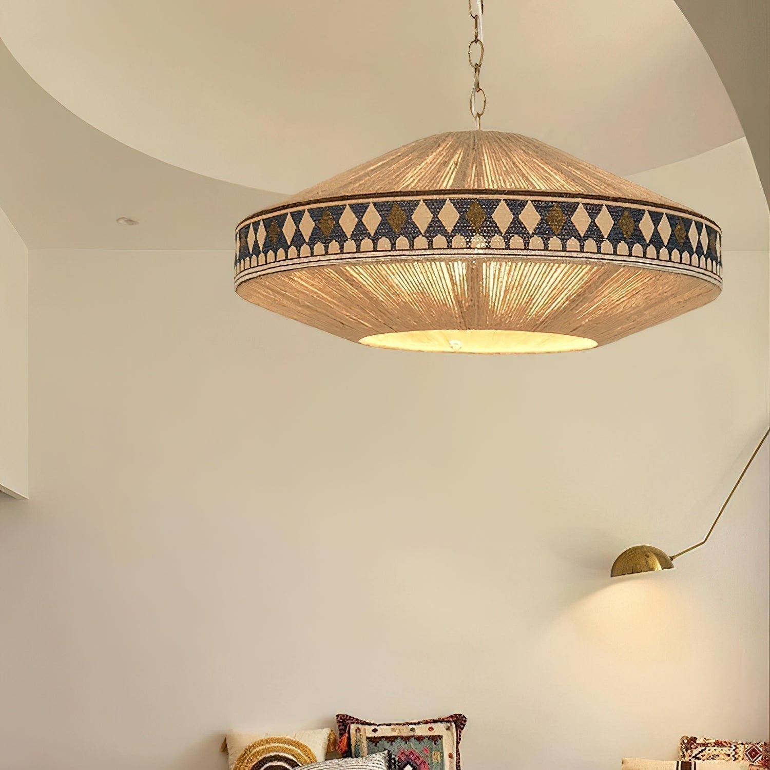 Závěsná lampa Astraea Boho s třásněmi a geometrickým vzorem | Lersk