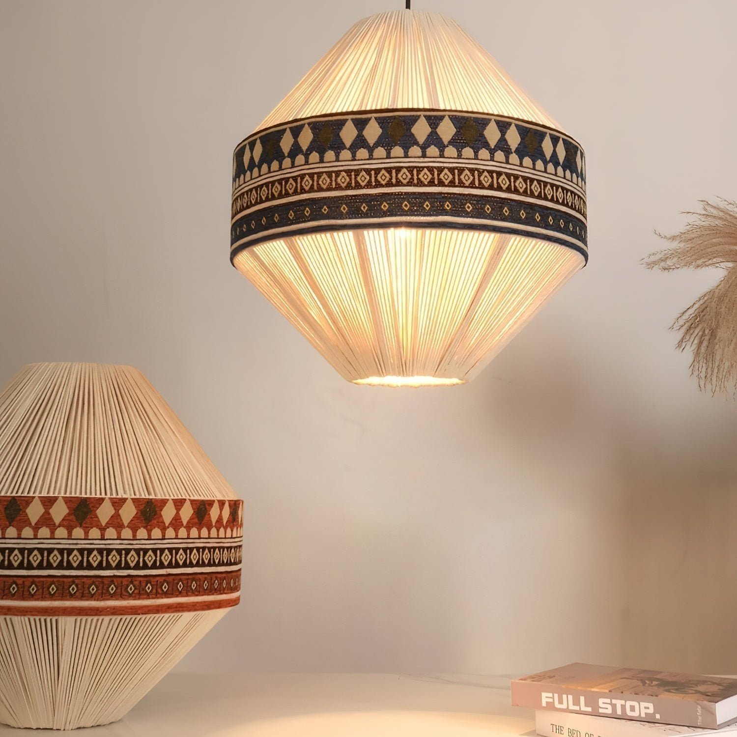 Závěsná lampa Astraea Boho s třásněmi a geometrickým vzorem | Lersk