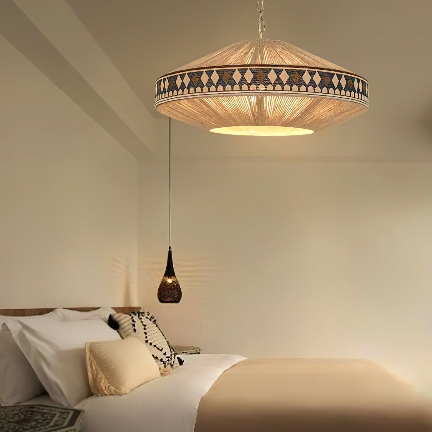 Závěsná lampa Astraea Boho s třásněmi a geometrickým vzorem | Lersk