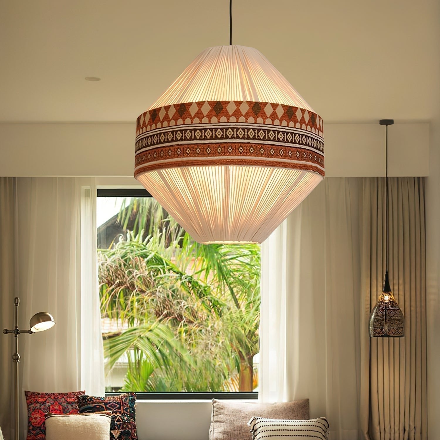 Závěsná lampa Astraea Boho s třásněmi a geometrickým vzorem | Lersk