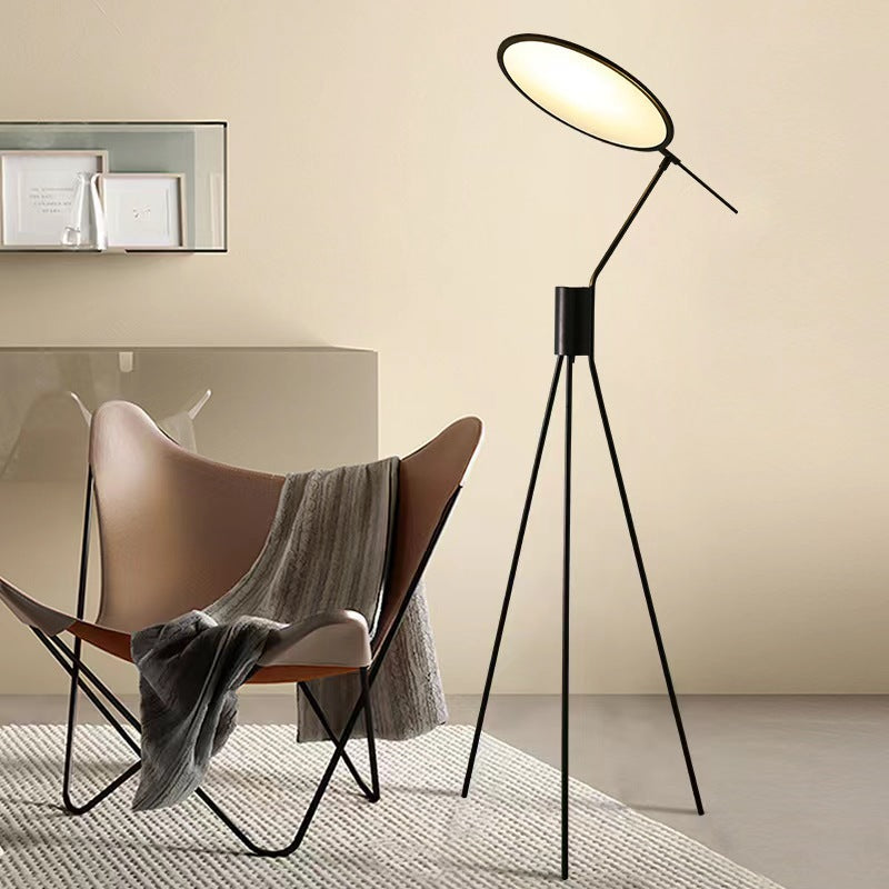 LED tripod gulvlampe til moderne stemningsbelysning i hjemmet | Lersk