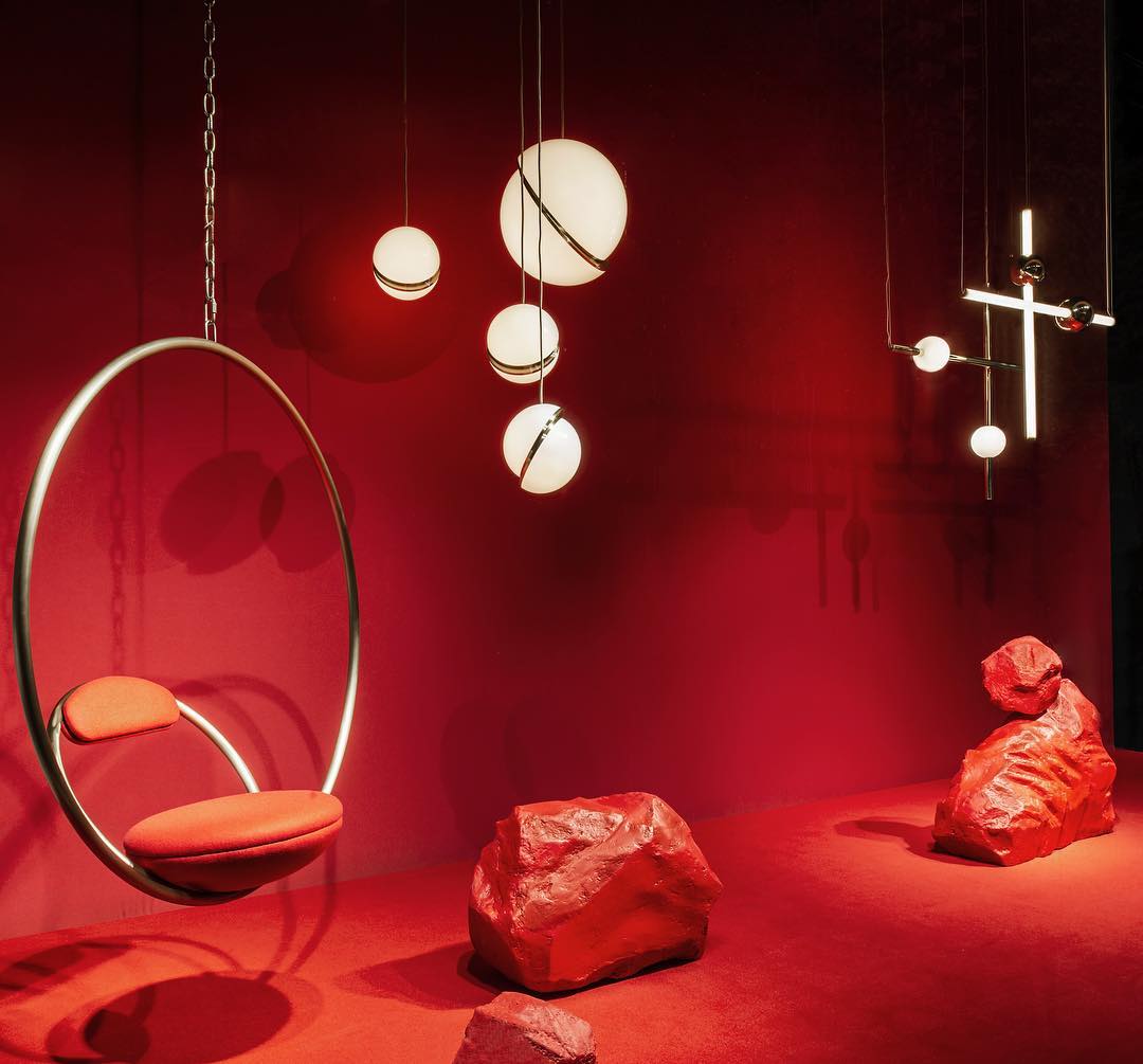 Lampe suspendue Lunara Halo en forme de lune, finition laiton acrylique | Lersk