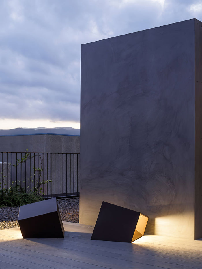 VerdantGlow Solar Garden Lamp - Compact Outdoor Light | Lersk