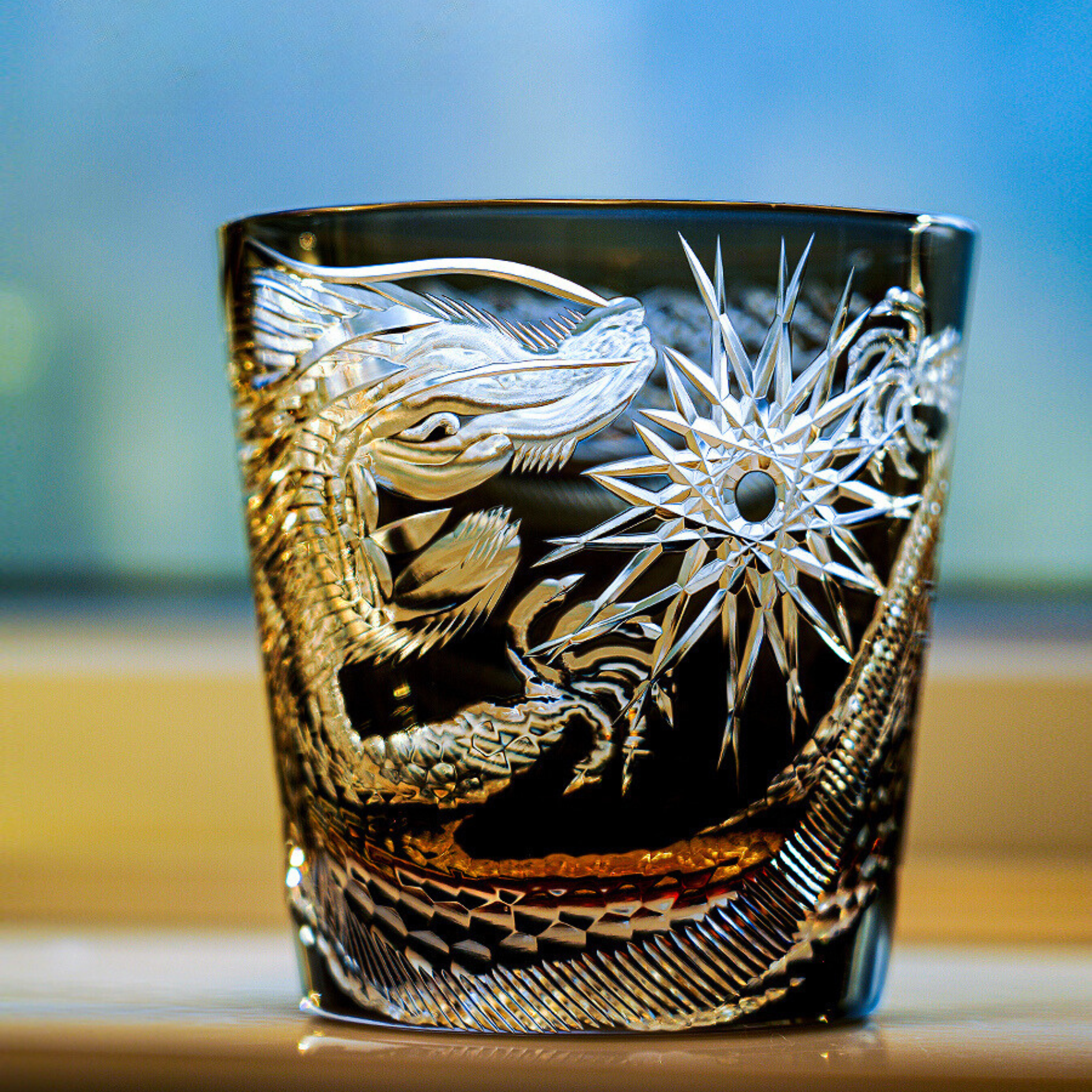 Takumi | Håndlavet Soaring Dragon Whiskyglas i Trææske | Lersk