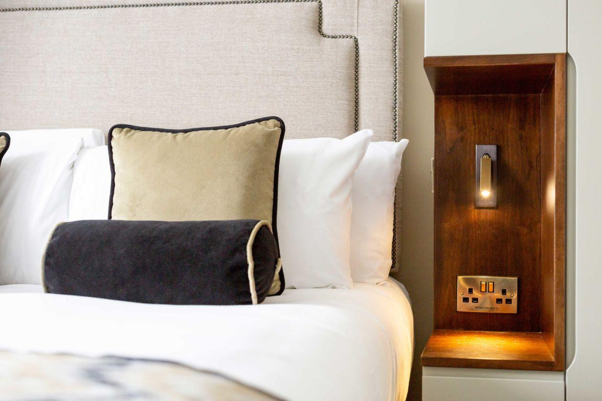 VeraLume Wall-Flush Bedside Sconce With Reading Light
