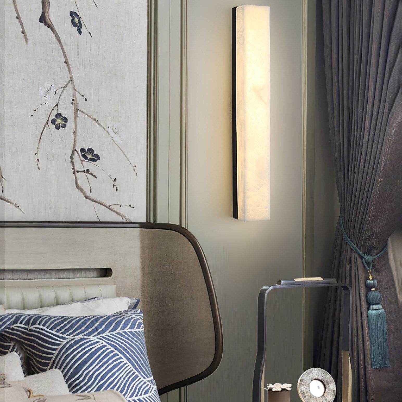 Lyra Brass Alabaster Wall Lamp Modern Vertical for Bedroom | Lersk