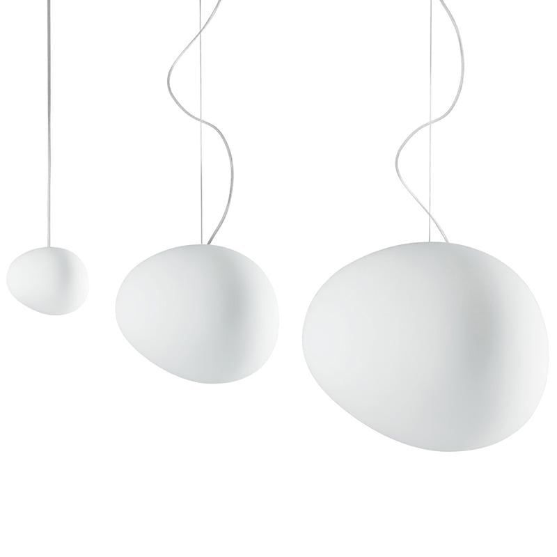 Lampada a sospensione Georg in vetro soffiato a mano, illuminazione elegante e moderna per arredamento casa contemporaneo | Lersk
