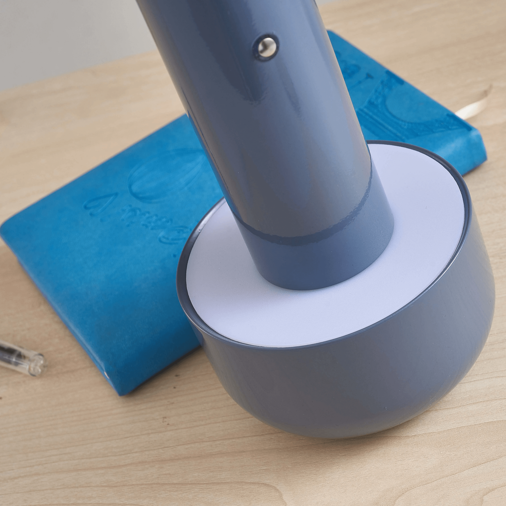 Candeeiro de Mesa Sem Fios LumaNook em Ferro e Acrílico Transparente | Lersk