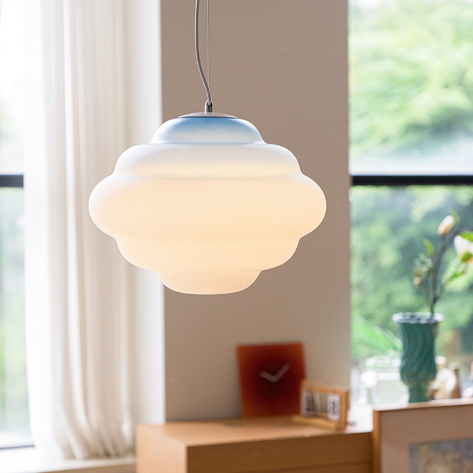 Závěsná lampa AuroraHue Gradient s matným sklem pro atmosféru | Lersk