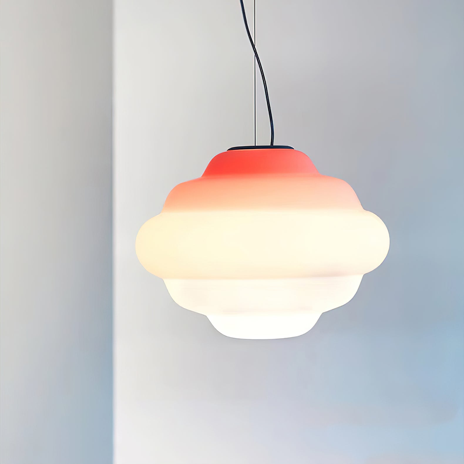 Závěsná lampa AuroraHue Gradient s matným sklem pro atmosféru | Lersk
