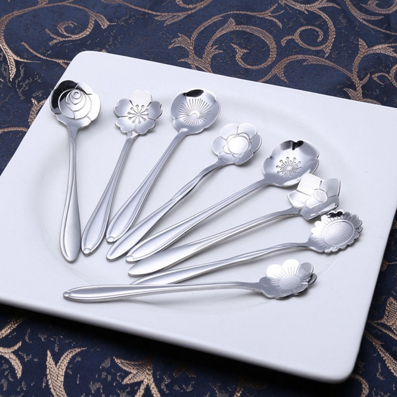 Florin | 8-teiliges Teelöffel-Set aus Edelstahl mit Blumenmotiv | Lersk