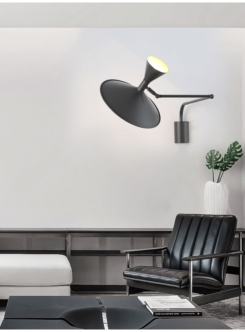 Lampada da parete NovaSwing con braccio oscillante e spina per decorazione camera da letto | Lersk