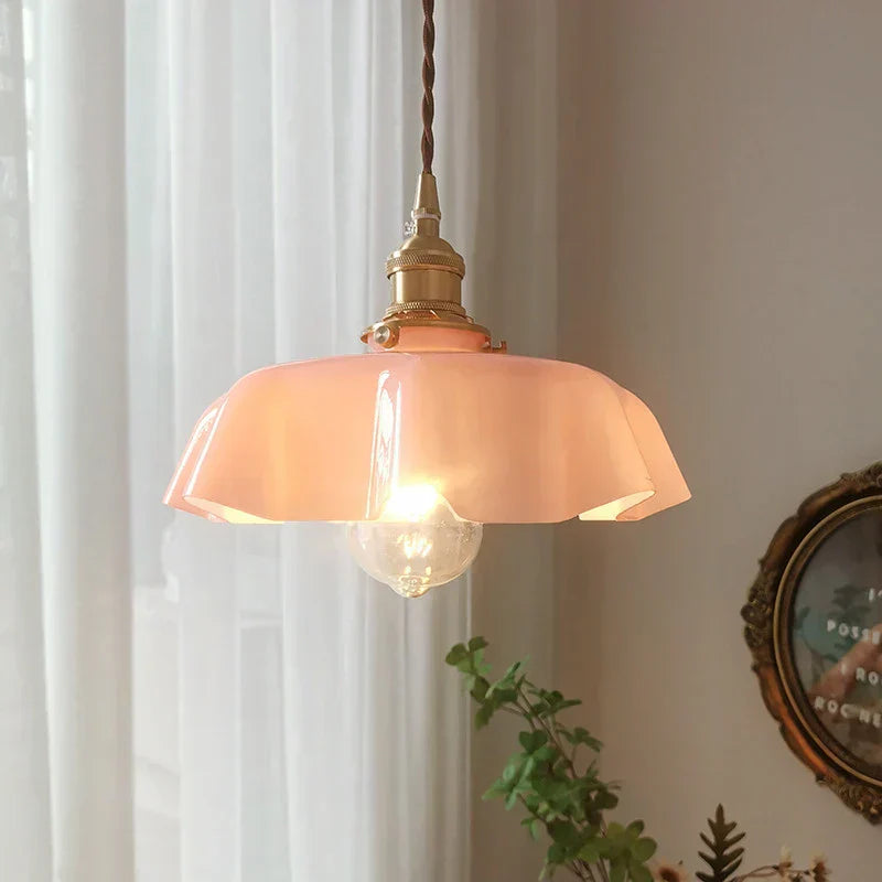Lampada a sospensione in ottone aureo per interni senza tempo a casa | Lersk