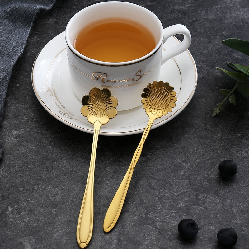 Florin | 8-teiliges Teelöffel-Set aus Edelstahl mit Blumenmotiv | Lersk