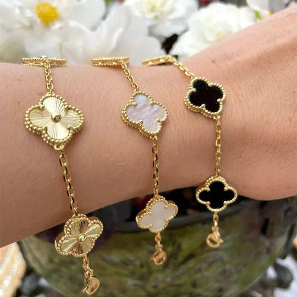 Pulseira Liora Clover com Quatro Charms Florais em Aço Inoxidável Banhado a Ouro 14K | Lersk