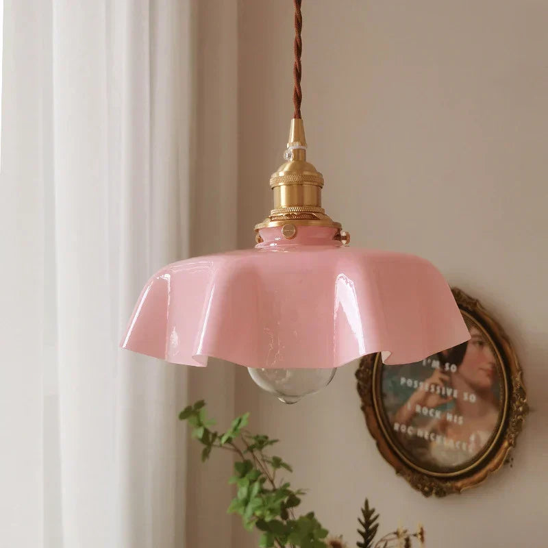 Lampada a sospensione in ottone aureo per interni senza tempo a casa | Lersk