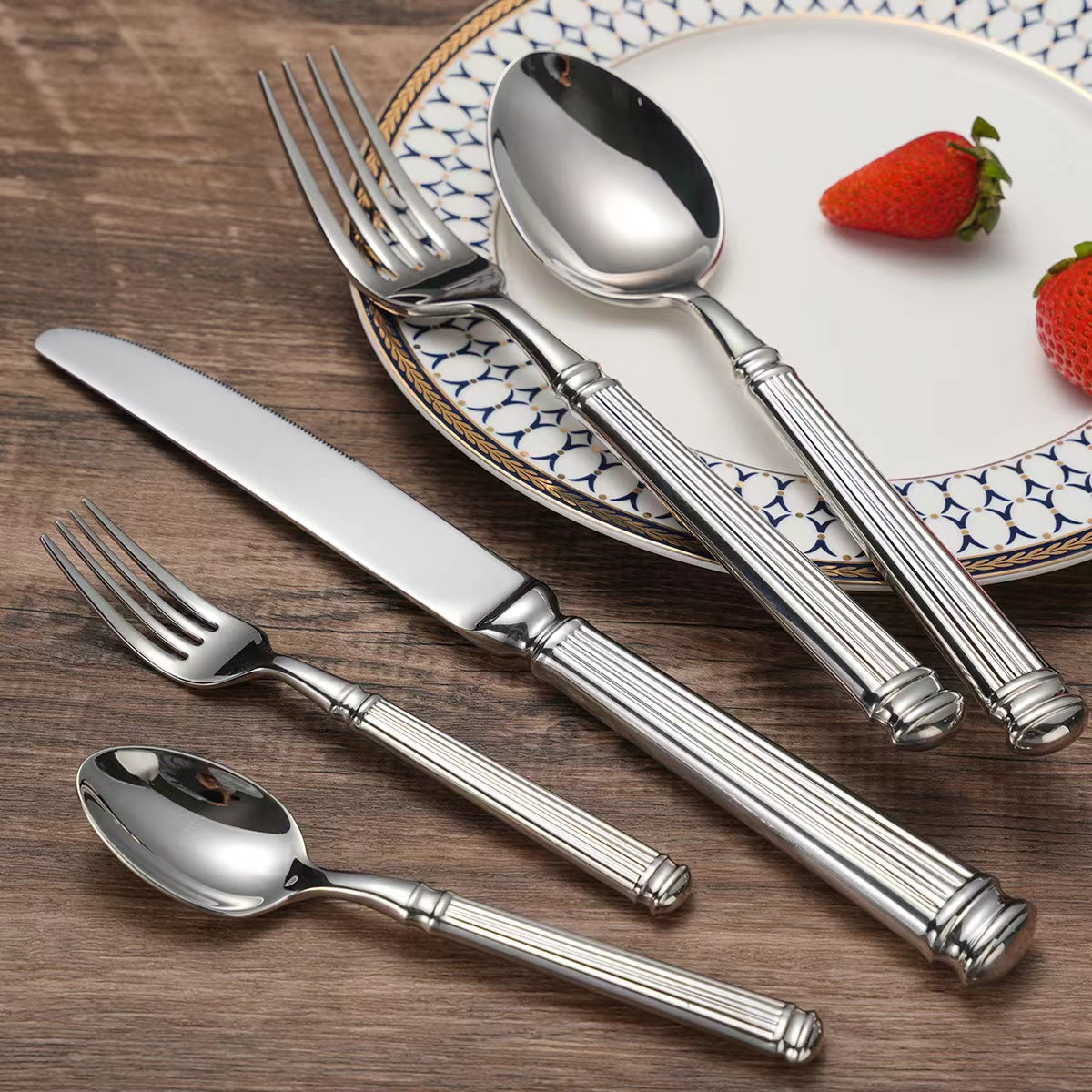 Calista | 18/10 Stainless Cutlery Set With Mirror Finish | Lersk