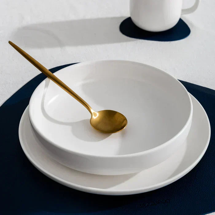 Minimalistická sada příborů pro moderní stolování s elegantními čistými liniemi | Lersk