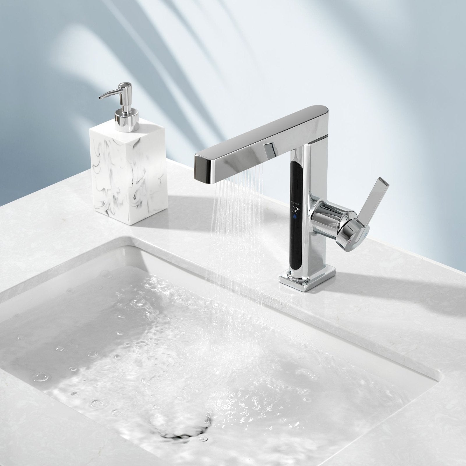 Alyra Single-Hole Pull-Out Faucet With Temperature Readout | Lersk