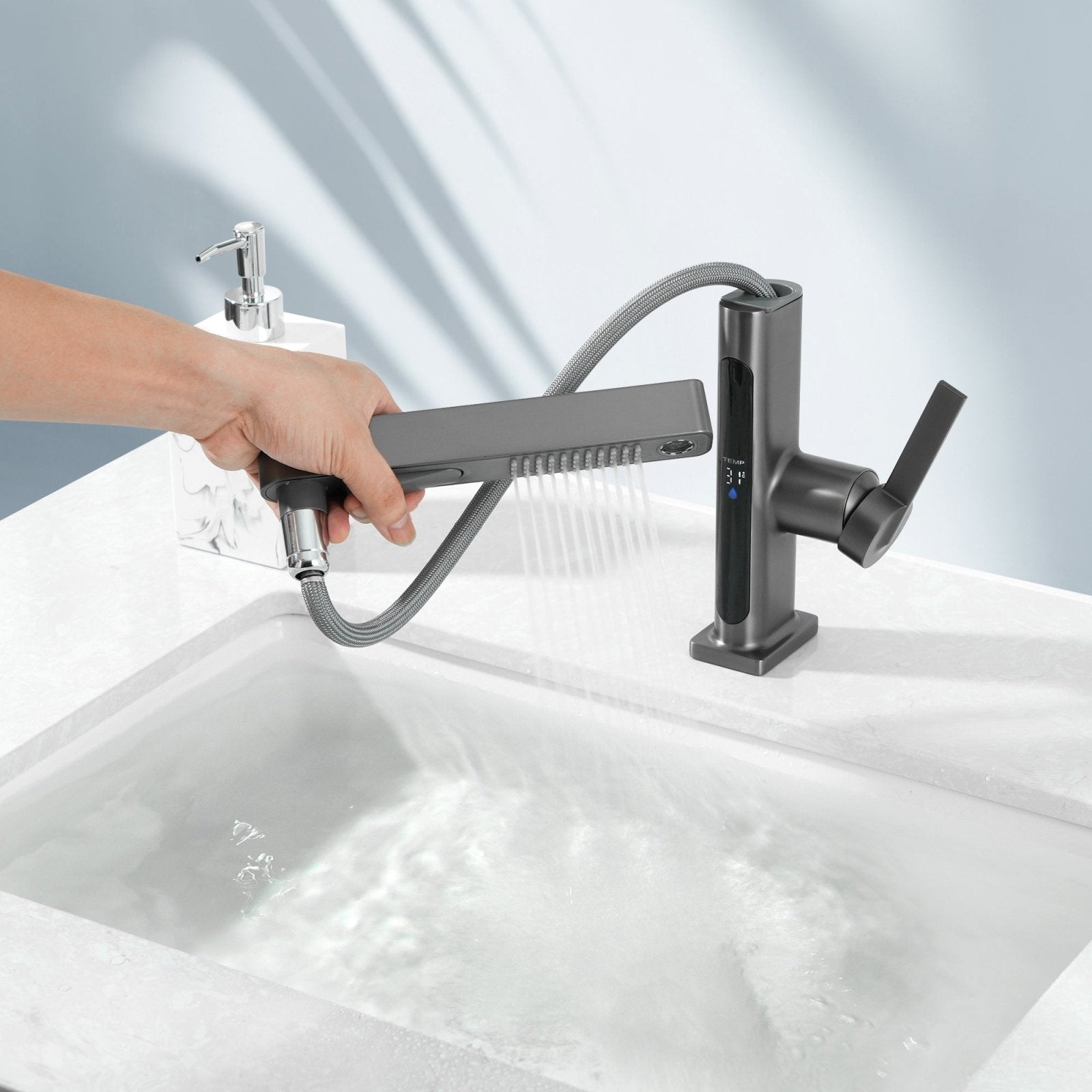 Alyra Single-Hole Pull-Out Faucet With Temperature Readout | Lersk