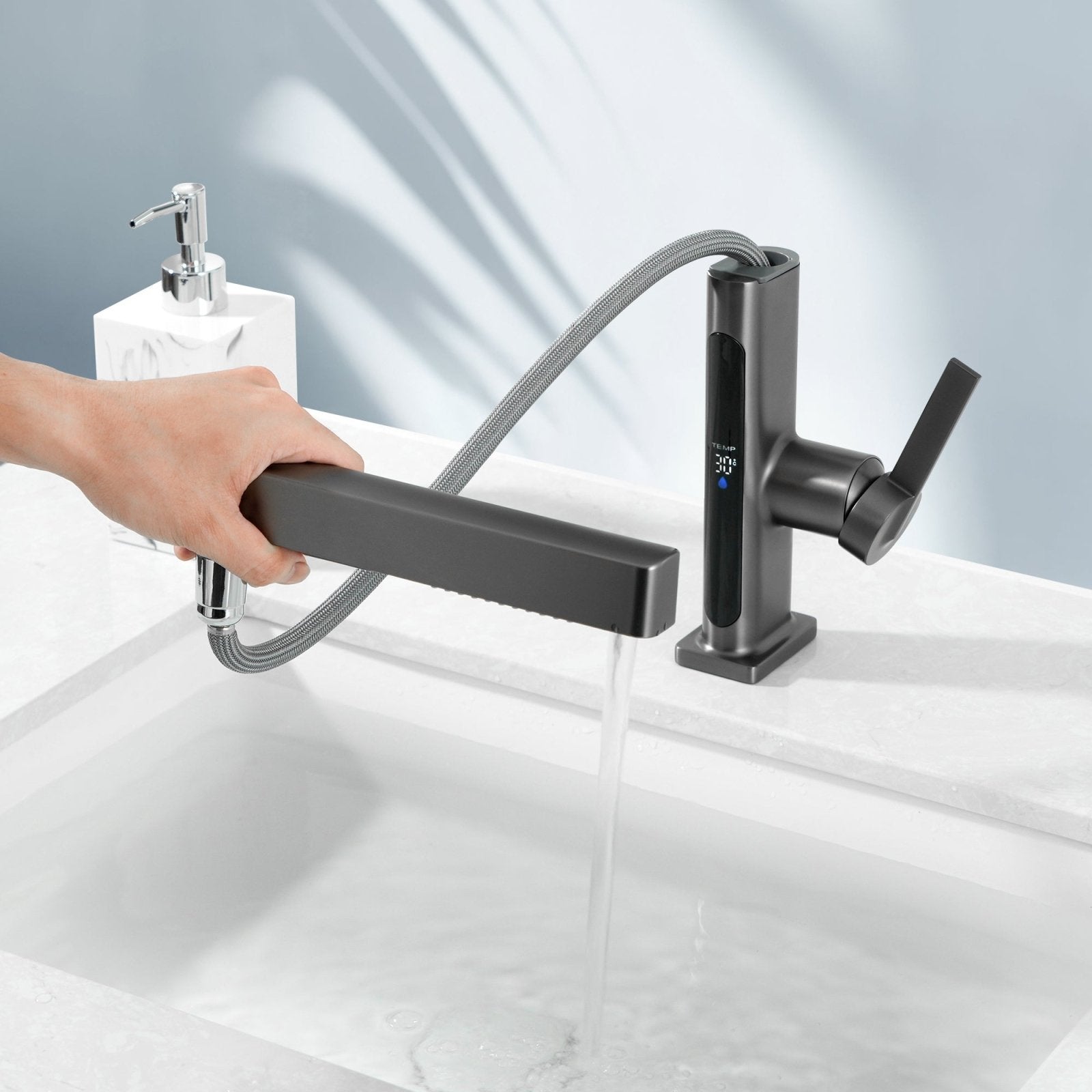 Alyra Single-Hole Pull-Out Faucet With Temperature Readout | Lersk